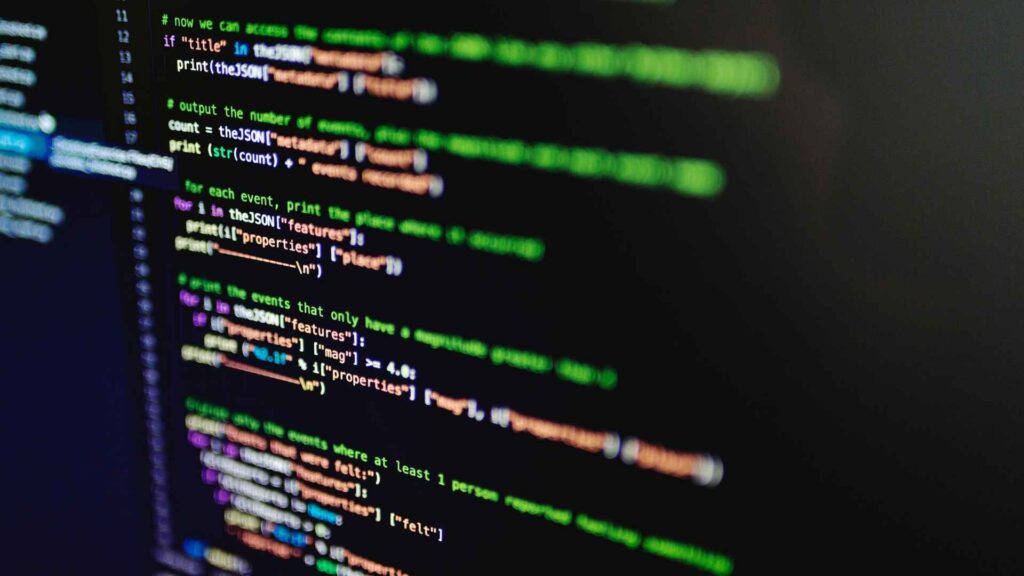 Tela de computador exibindo código Python com destaque para sintaxe colorida