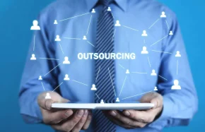 Outsourcing: entenda o que é, como funciona e quando terceirizar é a melhor escolha