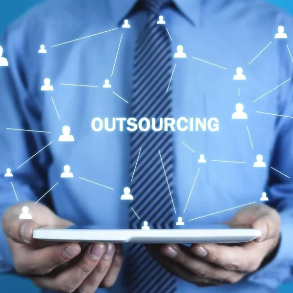 Outsourcing: entenda o que é, como funciona e quando terceirizar é a melhor escolha