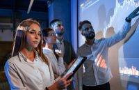 Profissões do futuro: descubra áreas em alta e como se destacar no mercado de trabalho