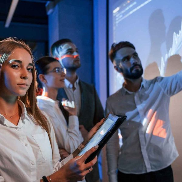 Profissões do futuro: descubra áreas em alta e como se destacar no mercado de trabalho